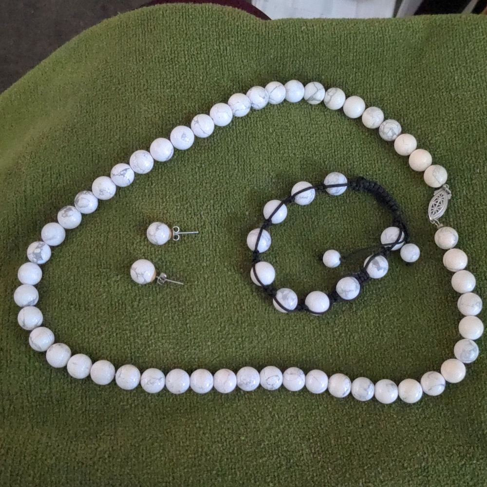 Howlite Necklace, Matching Post Earrings & Bracelet A002